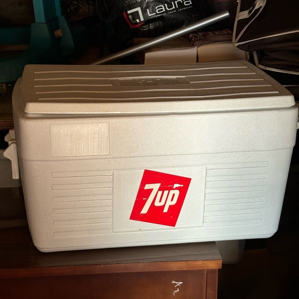 Vintage 7 Up White Cooler